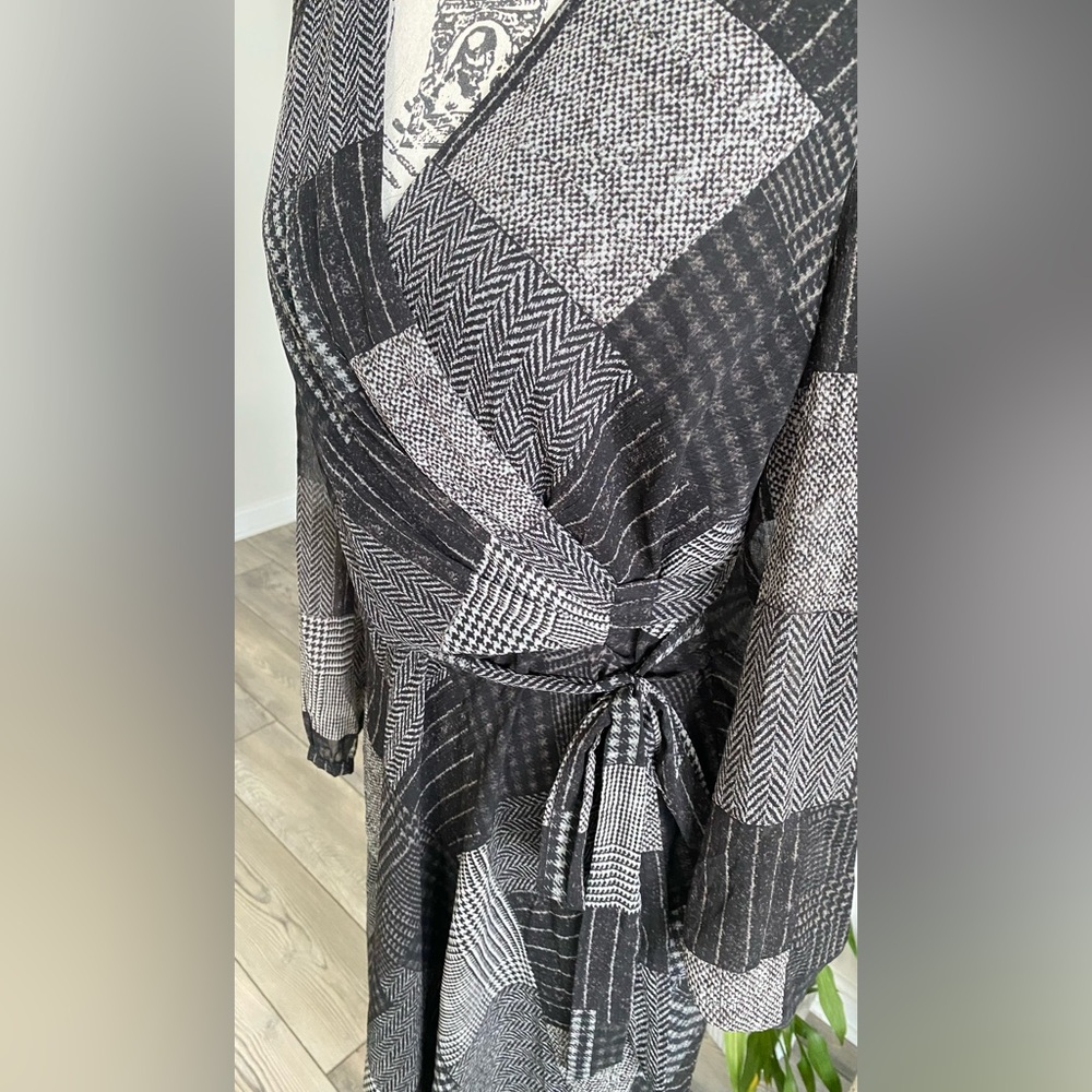 Lauren Ralph Lauren Black/Gray Lined V-Neck Faux Wrap Sheer Sleeve Dress Sz 14 - Picture 7 of 11